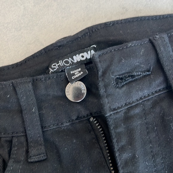 FASHION NOVA JEANS - Picture 3 of 3